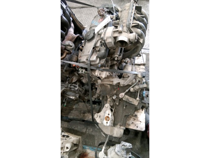 MOTOR CON ACCESORIOS Y CAJA DE CAMBIOS CITROEN C3 2002