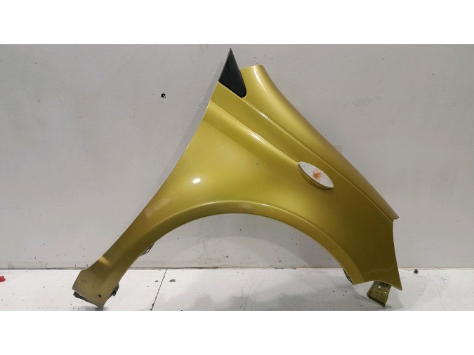 ALETA DELANTERA DERECHA TOYOTA YARIS DORADO 1999