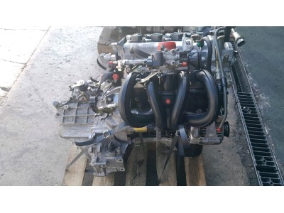 MOTOR CON ACCESORIOS Y CAJA DE CAMBIOS TOYOTA YARIS 1999