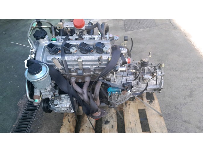 MOTOR CON ACCESORIOS Y CAJA DE CAMBIOS TOYOTA YARIS 1999