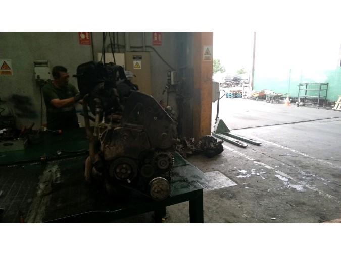 MOTOR CON ACCESORIOS SIN CAJA DE CAMBIOS CITROEN SAXO 2000
