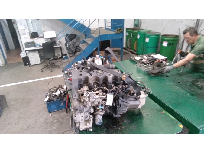 MOTOR CON ACCESORIOS SIN CAJA DE CAMBIOS CITROEN SAXO 2000