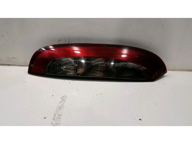 PILOTO TRASERO DERECHO OPEL CORSA 2004