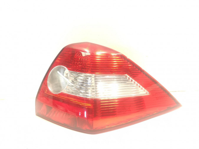 PILOTO TRASERO DERECHO RENAULT MEGANE 2004