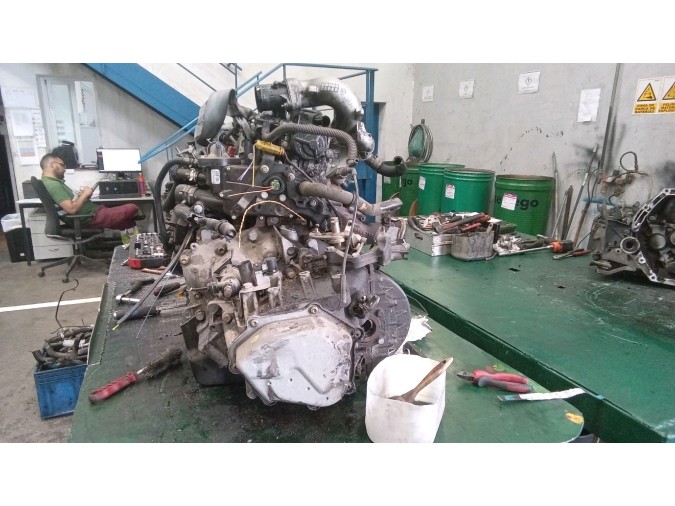MOTOR CON ACCESORIOS Y CAJA DE CAMBIOS CITROEN C5 37735