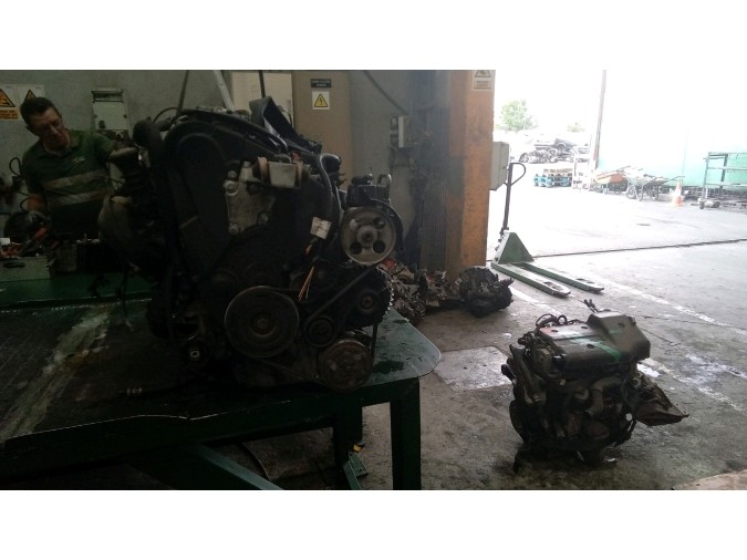 MOTOR CON ACCESORIOS Y CAJA DE CAMBIOS CITROEN XSARA 2002