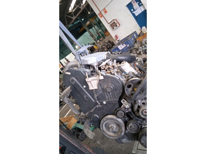 MOTOR CON ACCESORIOS SIN CAJA DE CAMBIOS HYUNDAI LANTRA 2000