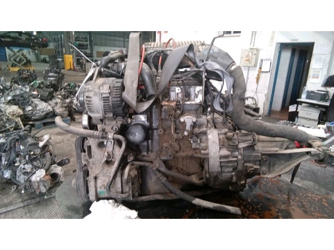 MOTOR CON ACCESORIOS Y CAJA DE CAMBIOS RENAULT TWINGO 1996