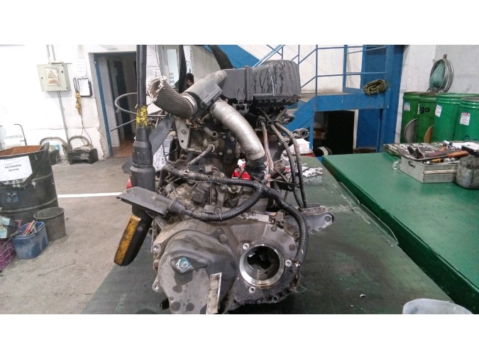 MOTOR CON ACCESORIOS Y CAJA DE CAMBIOS RENAULT CLIO 1995