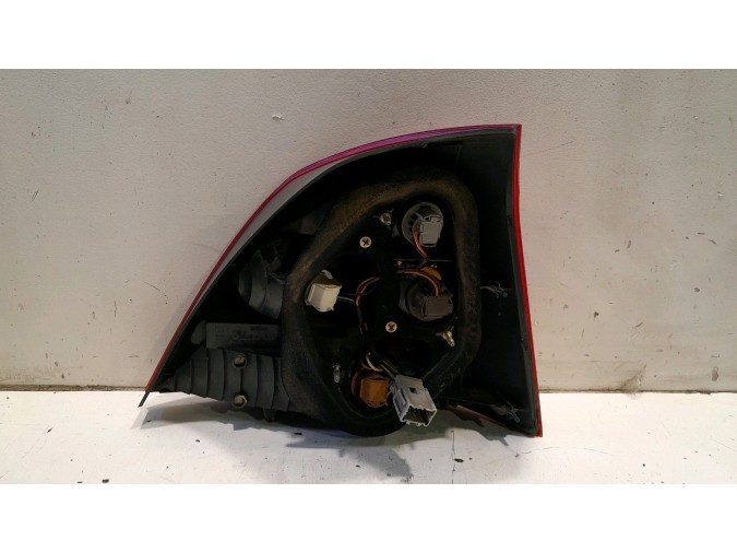 PILOTO TRASERO IZQUIERDO  HONDA CIVIC ROJO / BLANCO 2002
