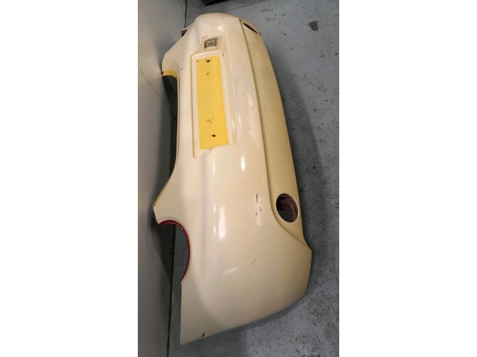 PARAGOLPES TRASERO VOLKSWAGEN NEW BEETLE AMARILLO 1999