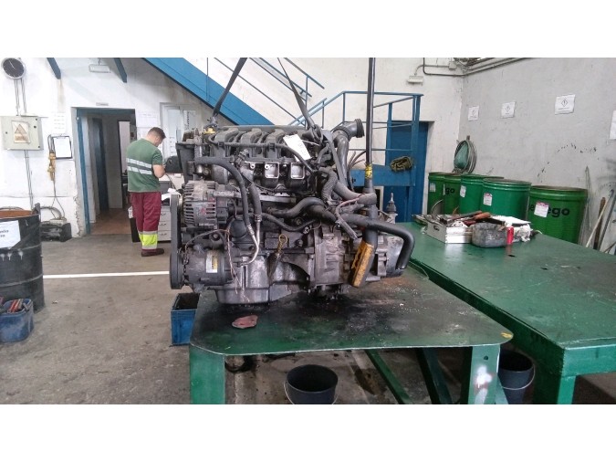 MOTOR CON ACCESORIOS Y CAJA DE CAMBIOS RENAULT MÉGANE 2004