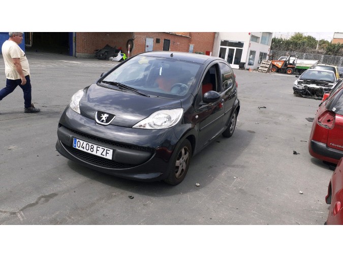 PUERTA DELANTERA DERECHA PEUGEOT 107 2008
