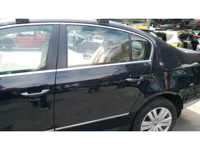 PUERTA TRASERA IZQUIERDA VOLKSWAGEN PASSAT 2008
