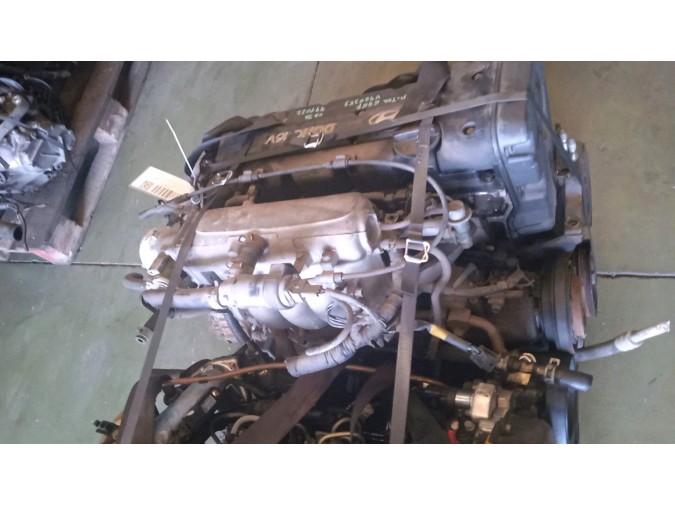MOTOR CON ACCESORIOS Y CAJA DE CAMBIOS HYUNDAI COUPÉ 1998