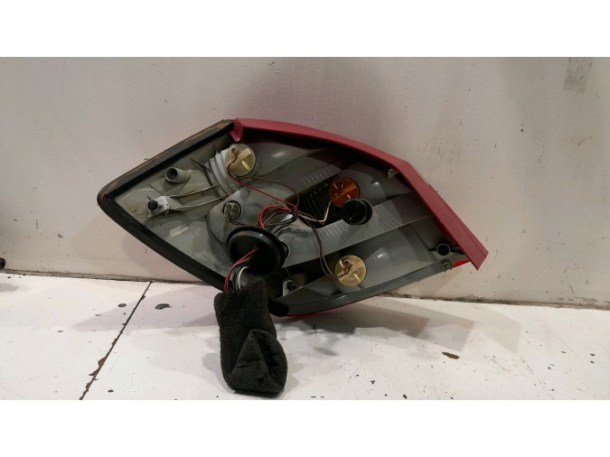 PILOTO TRASERO DERECHO SKODA FABIA 2010