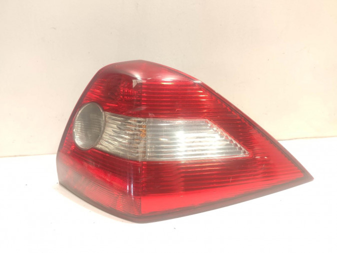 PILOTO TRASERO DERECHO RENAULT MEGANE 2004