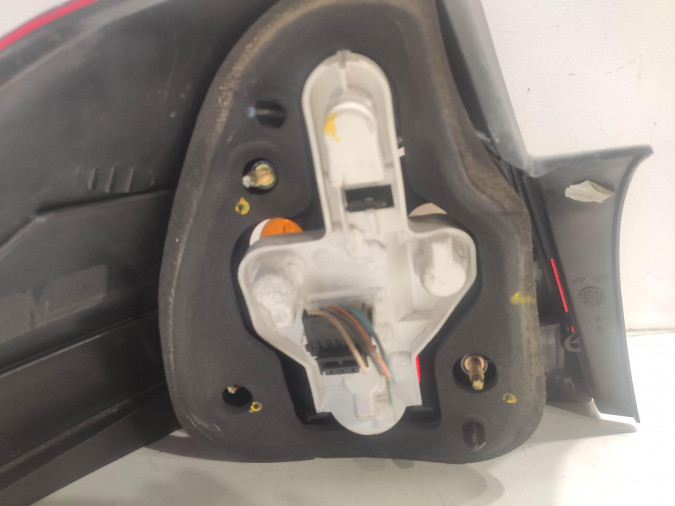 PILOTO TRASERO DERECHO RENAULT MEGANE 2004