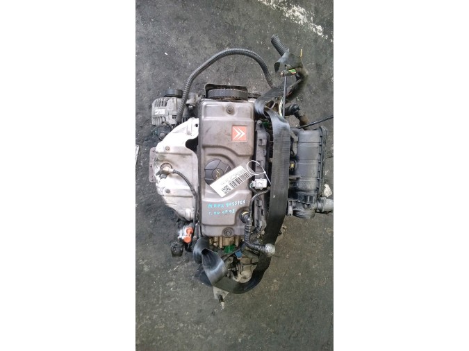 MOTOR CON ACCESORIOS Y CAJA DE CAMBIOS CITROEN SAXO 2001
