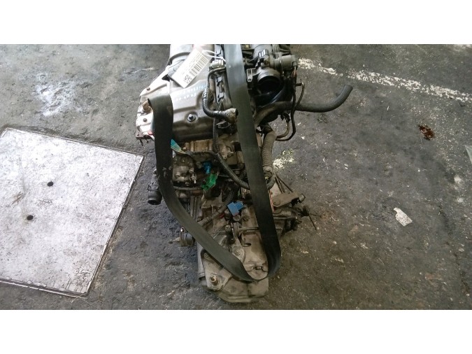MOTOR CON ACCESORIOS Y CAJA DE CAMBIOS CITROEN SAXO 2001