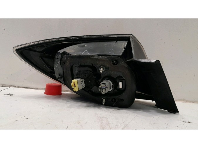 PILOTO TRASERO DERECHO EXTERIOR  MAZDA 3 38610