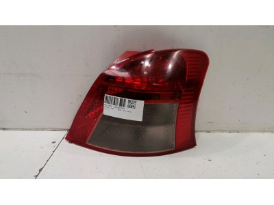 PILOTO TRASERO DERECHO TOYOTA YARIS 2008