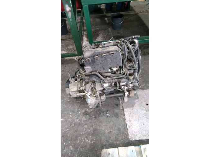 MOTOR CON ACCESORIOS Y CAJA DE CAMBIOS CITROEN C4 2002