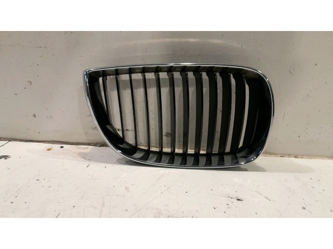 REJILLA DELANTERA DERECHA BMW SERIE 1 38397