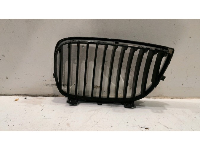REJILLA DELANTERA DERECHA BMW SERIE 1 38397