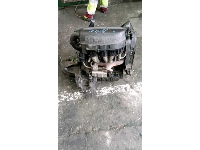 MOTOR CON ACCESORIOS Y CAJA DE CAMBIOS RENAULT KANGOO 2000