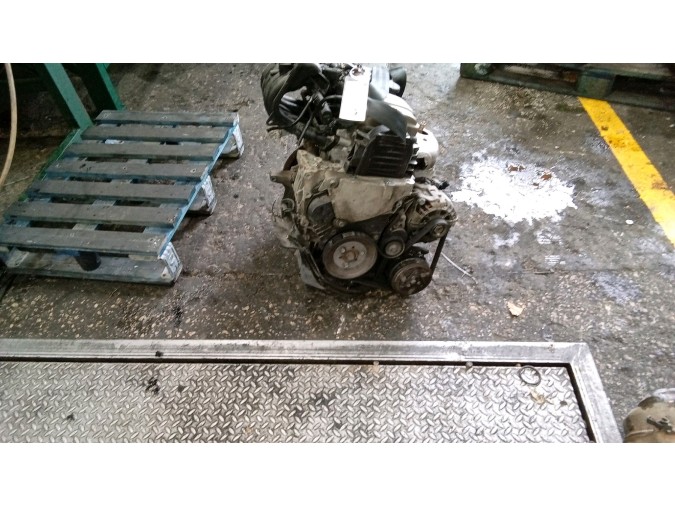 MOTOR CON ACCESORIOS SIN CAJA DE CAMBIOS CITROEN C2