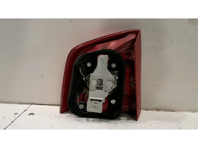 PILOTO TRASERO DERECHO SKODA OCTAVIA 2006
