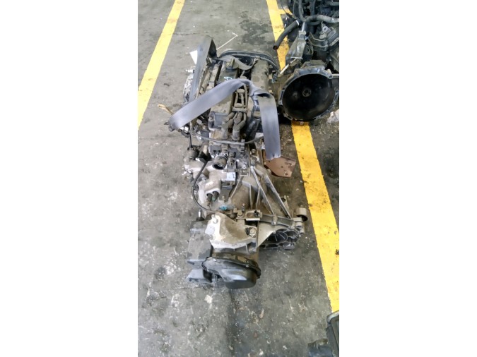 MOTOR CON ACCESORIOS Y CAJA DE CAMBIOS FORD FIESTA 2010