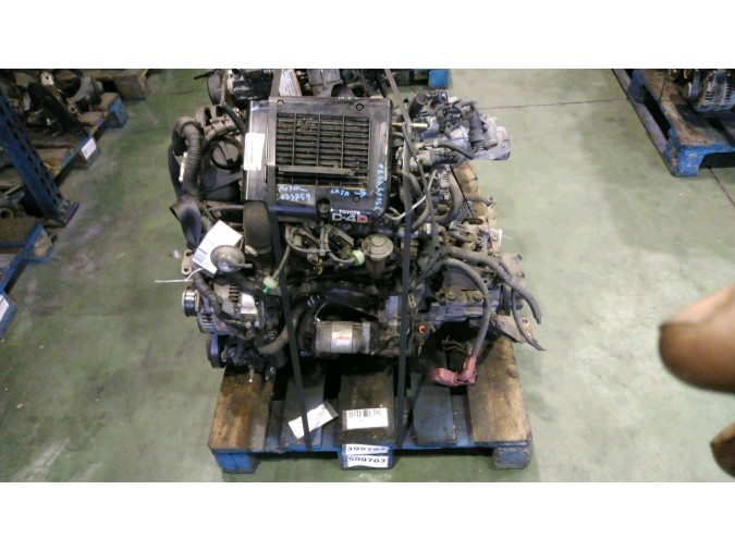 MOTOR CON ACCESORIOS Y CAJA DE CAMBIOS TOYOTA YARIS 2005