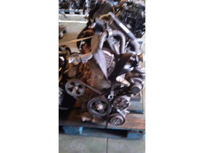 MOTOR CON ACCESORIOS Y CAJA DE CAMBIOS TOYOTA YARIS 2005