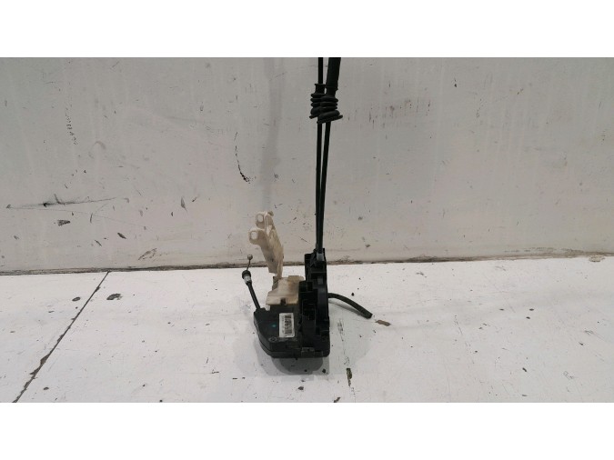 CERRADURA PUERTA DELANTERA DERECHA HYUNDAI I30 2010