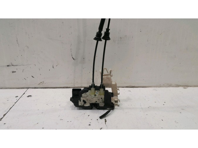 CERRADURA PUERTA DELANTERA DERECHA HYUNDAI I30 2010