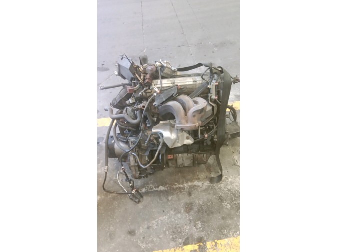 MOTOR CON ACCESORIOS Y CAJA DE CAMBIOS RENAULT R19