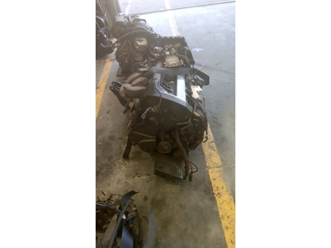 MOTOR CON ACCESORIOS Y CAJA DE CAMBIOS RENAULT R19