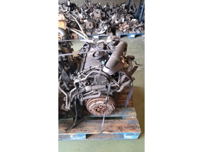 MOTOR CON ACCESORIOS SIN CAJA DE CAMBIOS VOLKSWAGEN TOURAN 2005