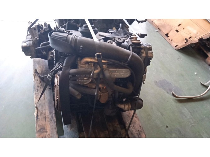 MOTOR CON ACCESORIOS SIN CAJA DE CAMBIOS VOLKSWAGEN TOURAN 2005