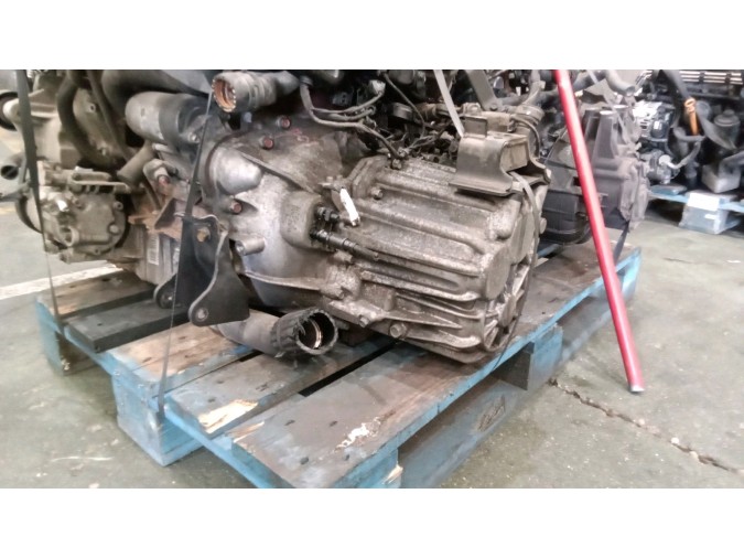 MOTOR CON ACCESORIOS Y CAJA DE CAMBIOS HYUNDAI I30 2010
