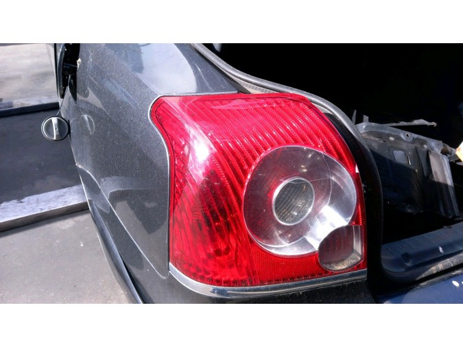 PILOTO TRASERO IZQUIERDO TOYOTA AVENSIS 2008
