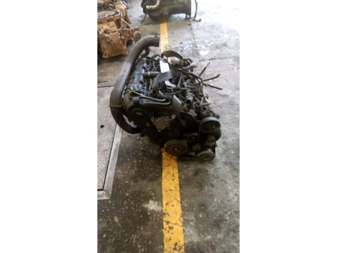 MOTOR CON ACCESORIOS SIN CAJA DE CAMBIOS CITROEN XANTIA 2000