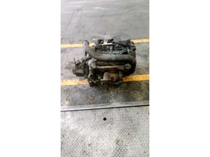 MOTOR CON ACCESORIOS SIN CAJA DE CAMBIOS CITROEN XANTIA 2000