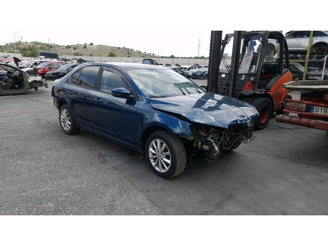 PILOTO TRASERO IZQUIERDO SKODA OCTAVIA 2013