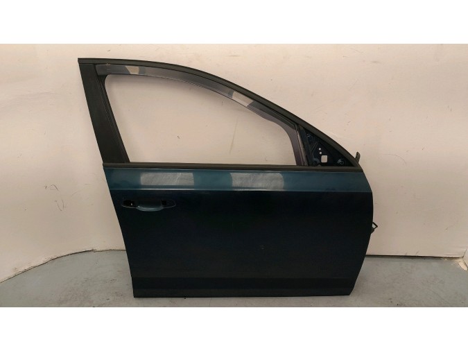 PUERTA DELANTERA DERECHA SKODA OCTAVIA AZUL 2013