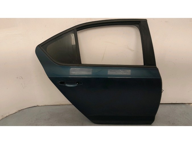 PUERTA TRASERA DERECHA SKODA OCTAVIA AZUL 2013