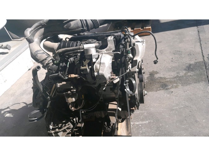 MOTOR CON ACCESORIOS SIN CAJA DE CAMBIOS RENAULT TRAFIC
