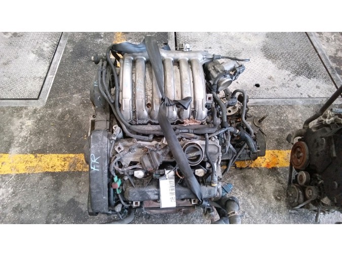 MOTOR CON ACCESORIOS Y CAJA DE CAMBIOS PEUGEOT 607 2000